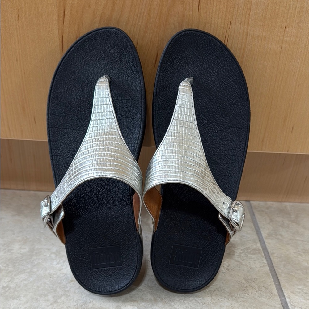 FitFlop The Skinny metallic silver crocodile pattern w buckle Women's Sandals